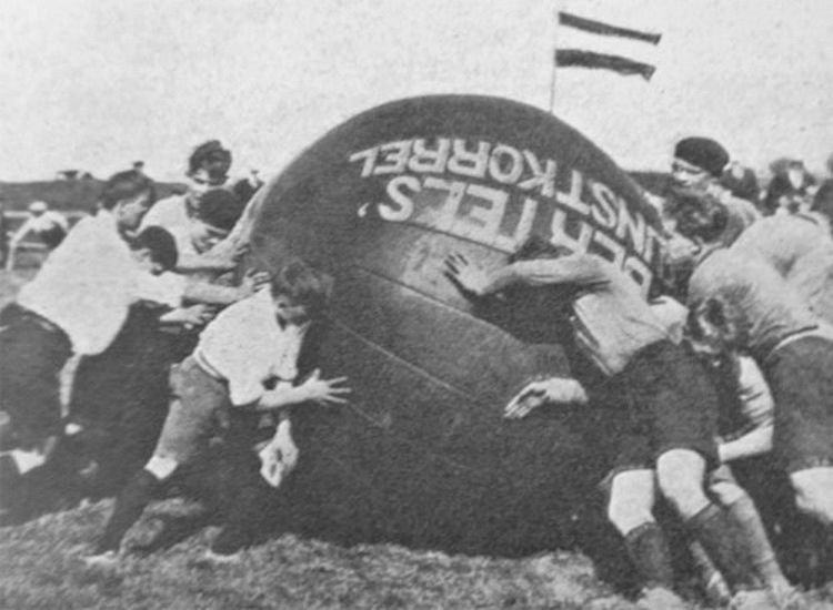 Eerste pushball wedstrijd